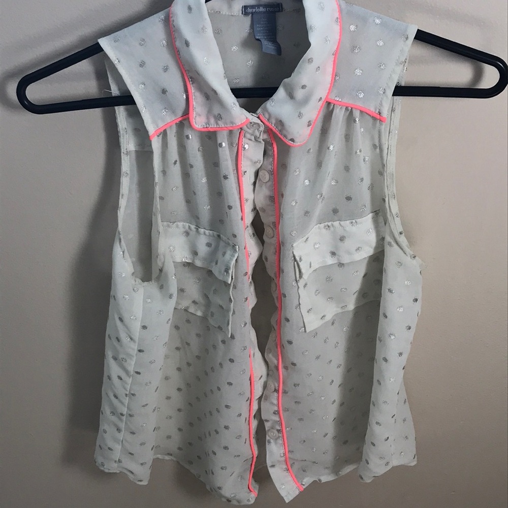 Sleeveless blouse